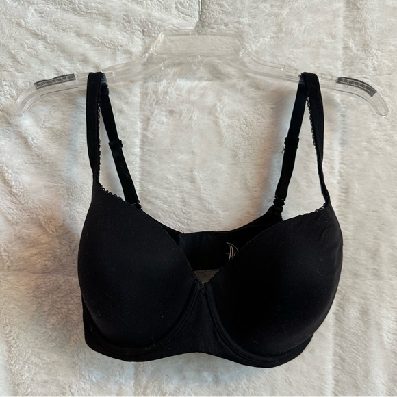 Victoria’s Secret Body by Victoria Lined Demi Bra - Picture 2 of 4